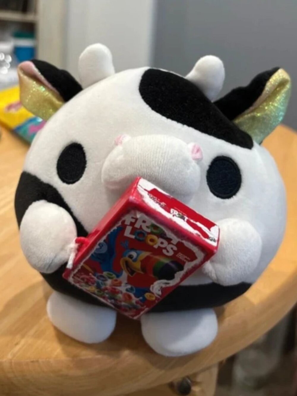 Daisy the cow Zuru snackles plush